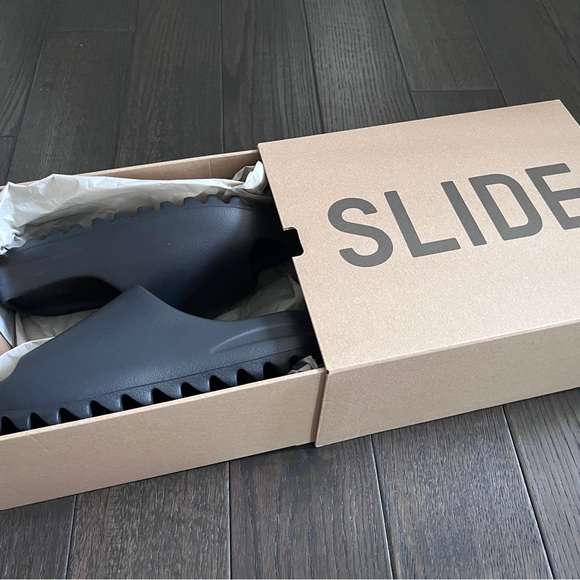 Yeezy slide black US 8 brand new - Picture 3 of 3